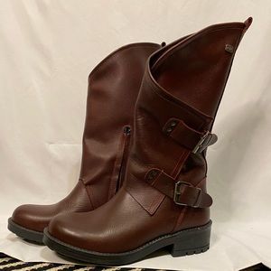 Musse & Cloud calf high Burgundy Leather Boots with buckles.